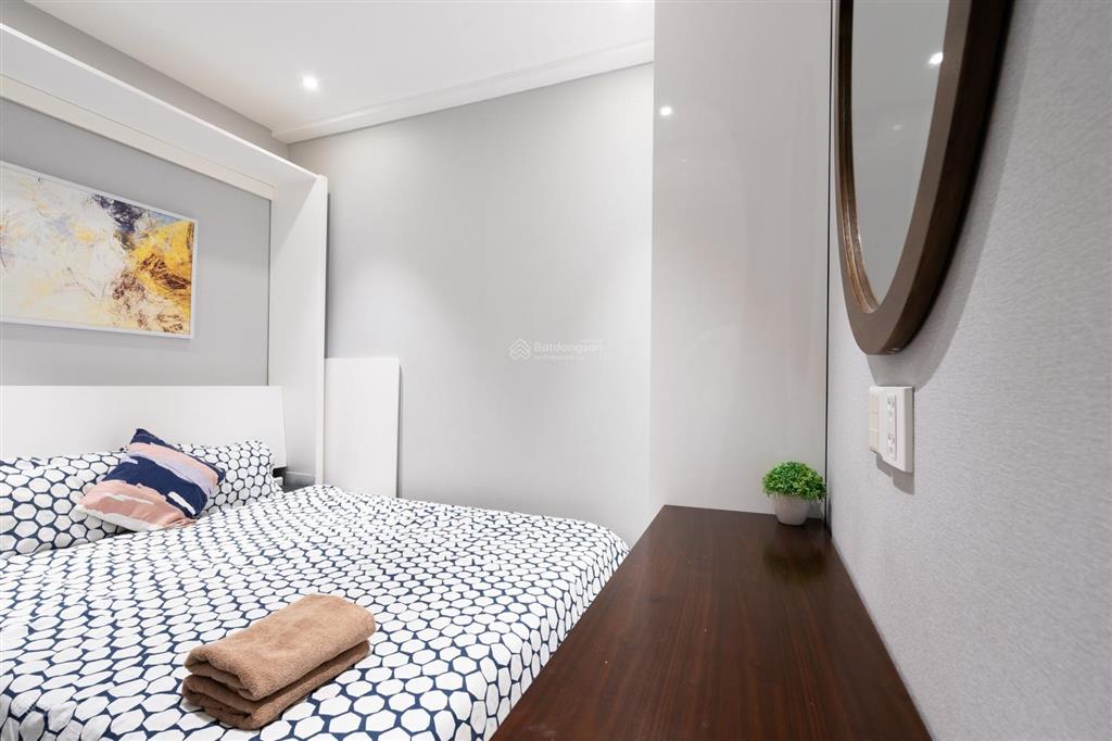 Bán gấp căn hộ 1+1, 57m2, view bắc, tầng trung, hướng thoáng, giá chỉ 4ty600 có hđ thuê 0908 457 ***