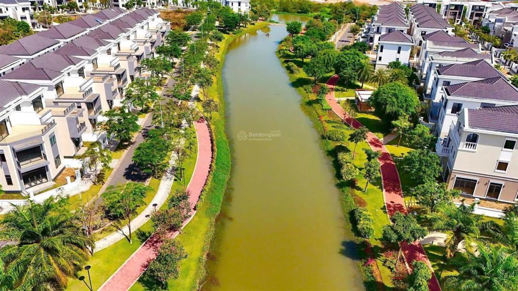 Biệt thự đơn lập góc trực diện sông  dt 12x20 m2, full tiện ích