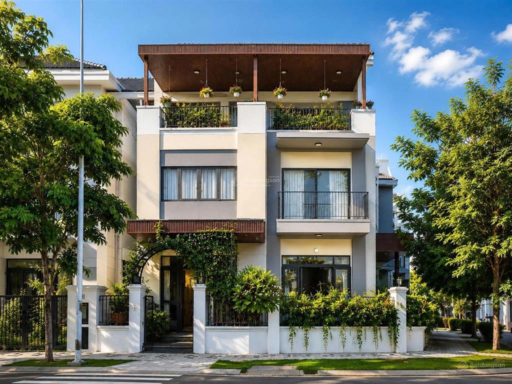 Biệt thự đơn lập góc trực diện sông  dt 12x20 m2, full tiện ích
