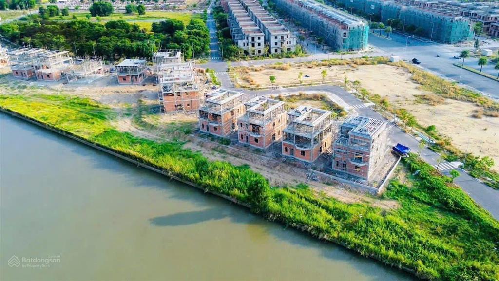 Shophouse trục xuyên tâm 45m aqua city giá 13.7 tỷ, cuối năm nhận nhà, 0908 457 ***