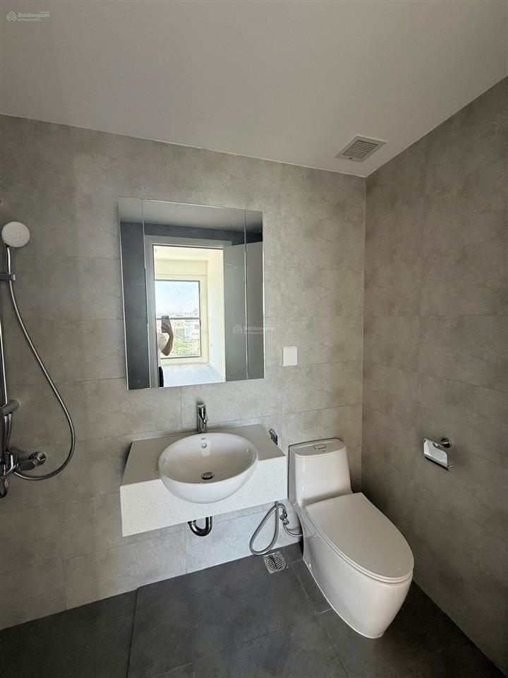 Cho thuê căn hộ cơ bản, 3pn/2wc, 99m2, giá chỉ 20tr chưa phí  em ánh 0908 457 ***