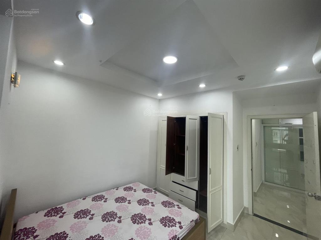 Cần cho thuê căn hộ 3 phòng ngủ 138m2 view hồ bơi lầu trung, thoáng mát