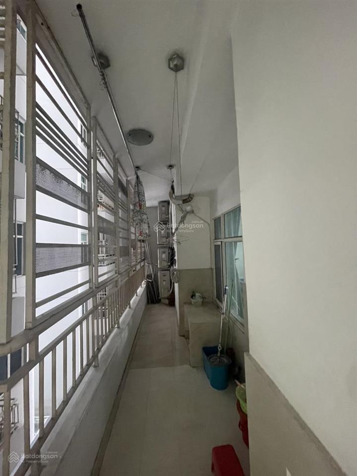 Cần cho thuê căn hộ 3 phòng ngủ 138m2 view hồ bơi lầu trung, thoáng mát