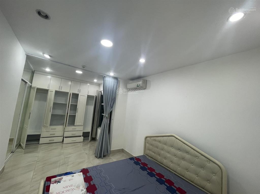 Cần cho thuê căn hộ 3 phòng ngủ 138m2 view hồ bơi lầu trung, thoáng mát