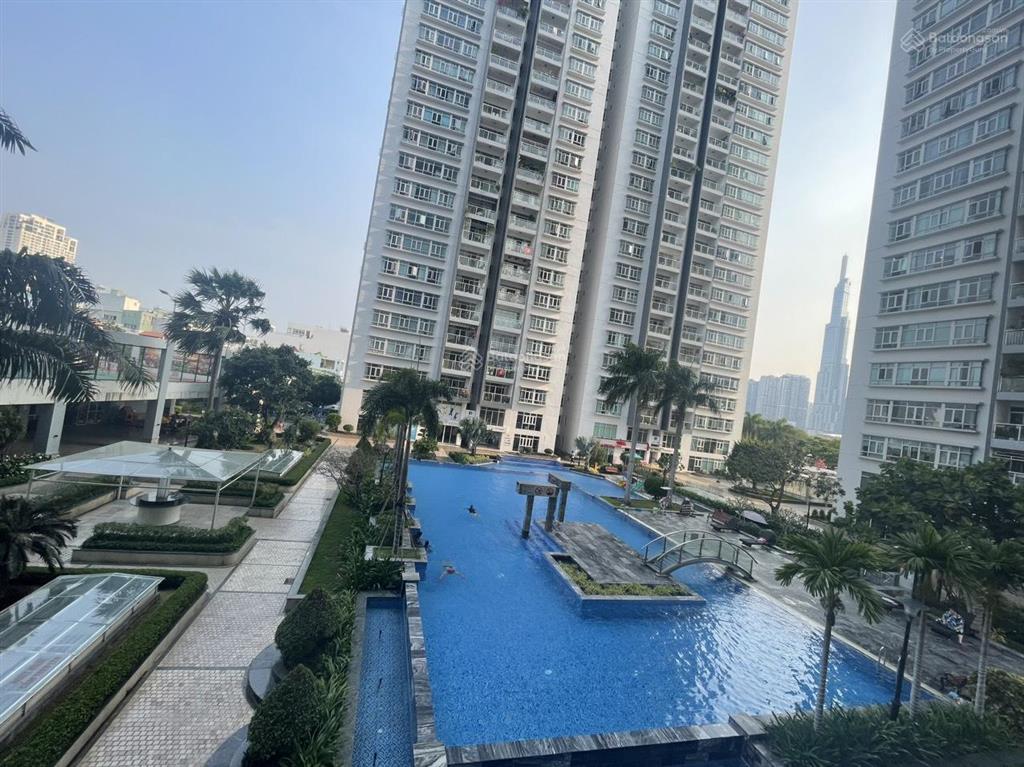 Cần cho thuê căn hộ 3 phòng ngủ 138m2 view hồ bơi lầu trung, thoáng mát