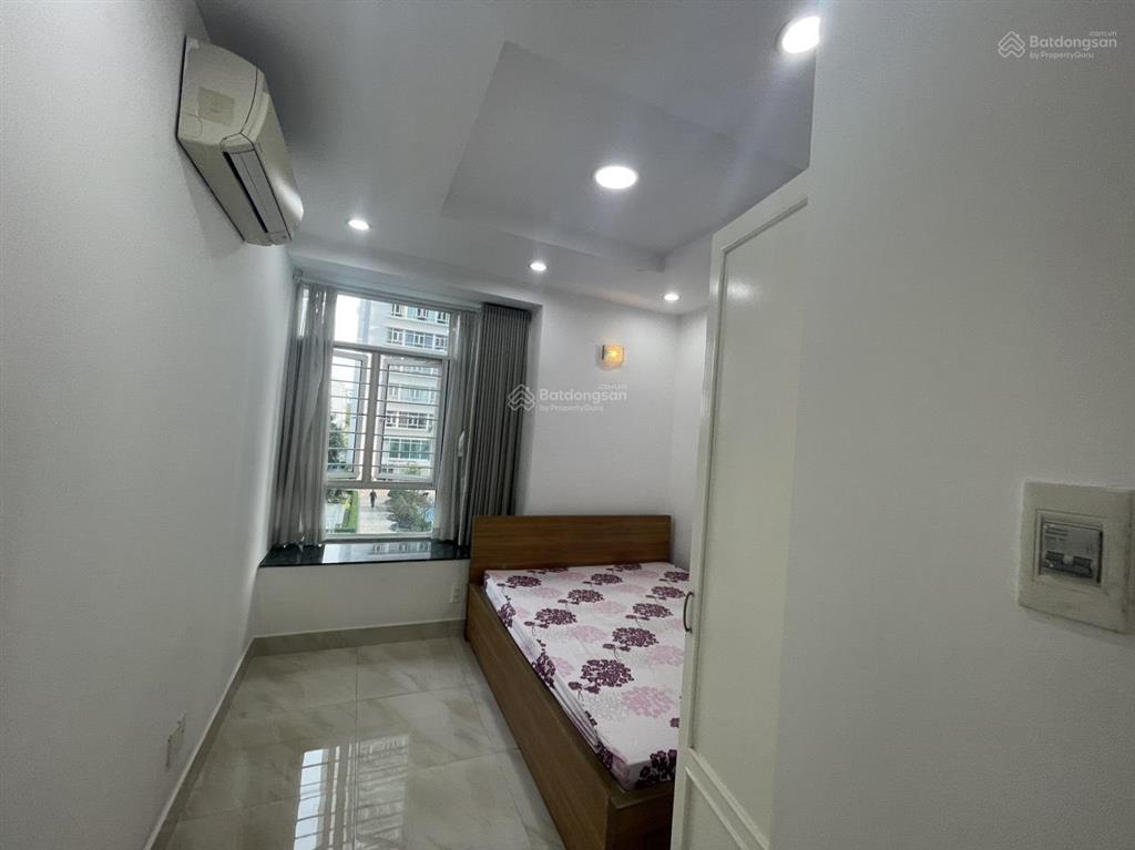 Cần cho thuê căn hộ 3 phòng ngủ 138m2 view hồ bơi lầu trung, thoáng mát