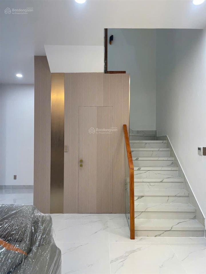 Cho thuê căn biệt thự song lập view công viên tại gs nhà bè.  0932 125 *** thủy