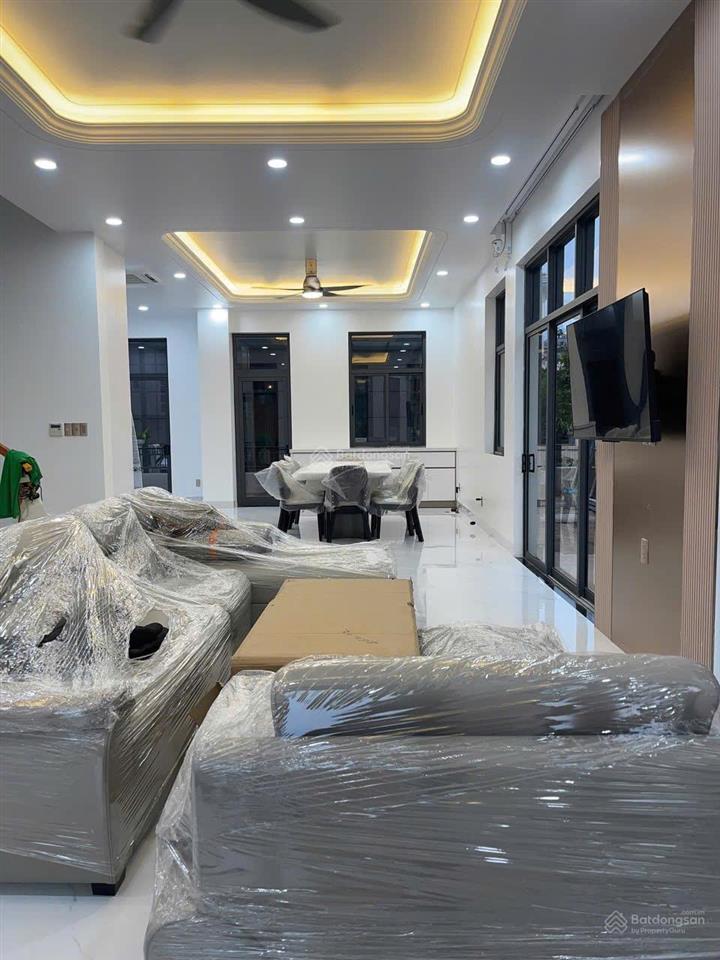 Cho thuê căn biệt thự song lập view công viên tại gs nhà bè.  0932 125 *** thủy