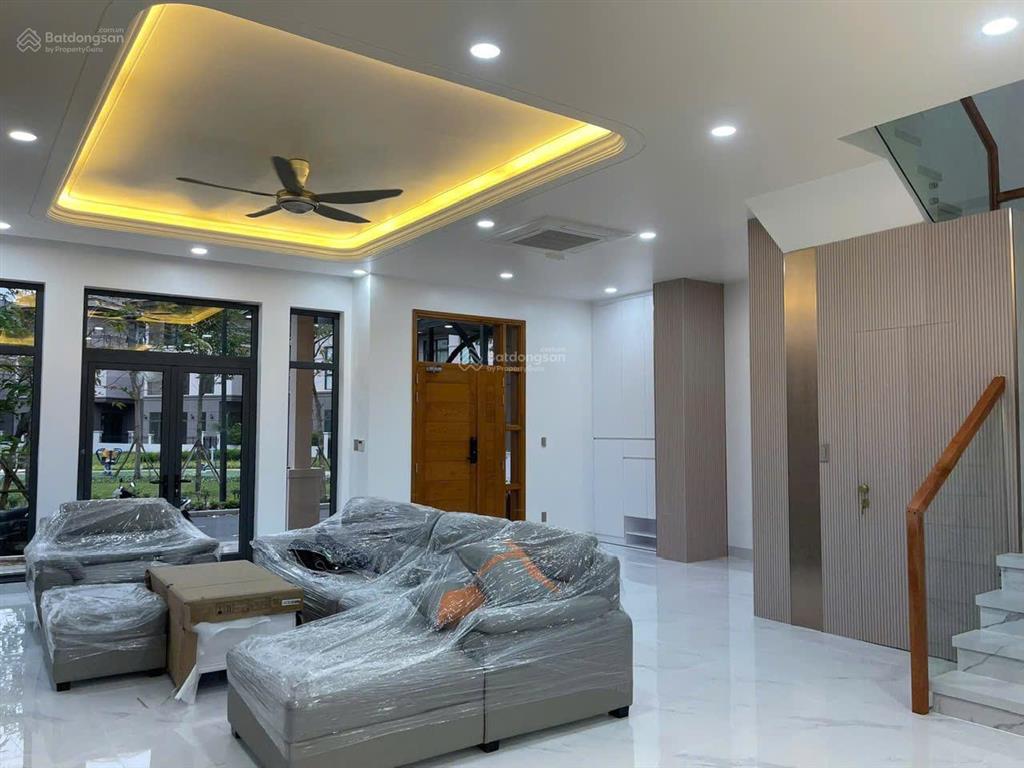 Cho thuê căn biệt thự song lập view công viên tại gs nhà bè.  0932 125 *** thủy