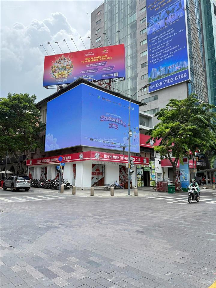 Ngang 10m mt số 12 nguyễn huệ, bến nghé, quận 1 giá 200tr/th