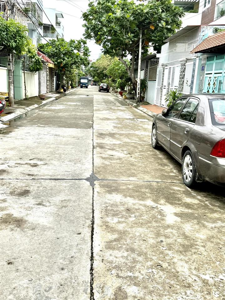 Bán nhà mới xây gần biển nha trang