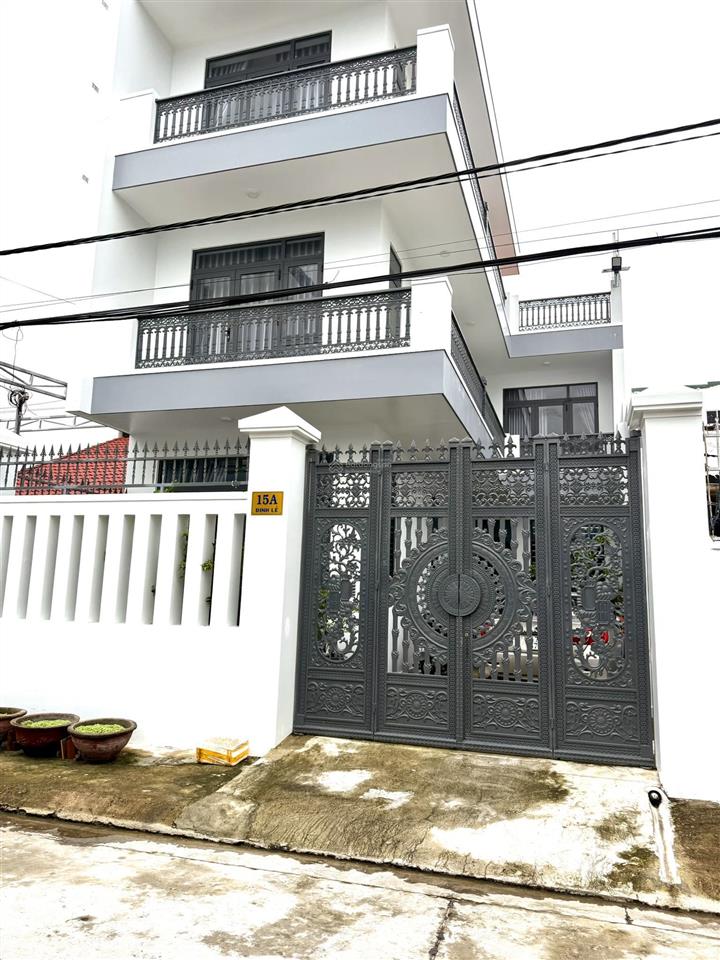 Bán nhà mới xây gần biển nha trang