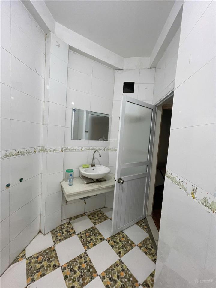 Em cần cho thuê nhà 35m x 4 tầng 1 tum tựu liệt giá 9 triệu.  0981 915 ***