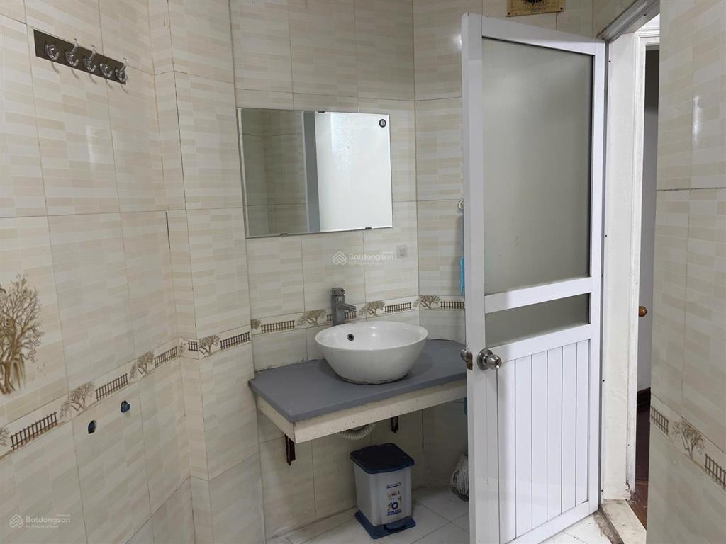 Em cần cho thuê nhà 35m x 4 tầng 1 tum tựu liệt giá 9 triệu.  0981 915 ***