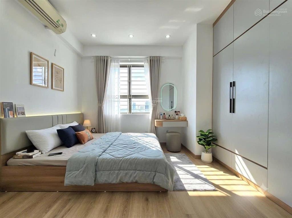 Bán căn góc 70m ct4 xa la, 2pn 2vs, full nội thất mới, sổ đỏ cc, giá bán 3,6 tỷ.  0981 915 ***
