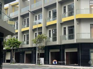 Mua nhà phố tậu lộc vàng. giá 7,3 tỷ, kết cấu 1 trệt 3 lầu . dự án bcons uni valley