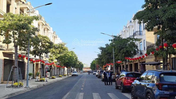 Nhà phố 1 trệt 3 lầu. giá 3,1 tỷ tại kdt 15ha bcons city life tphcm  tt 20% nhận nhà