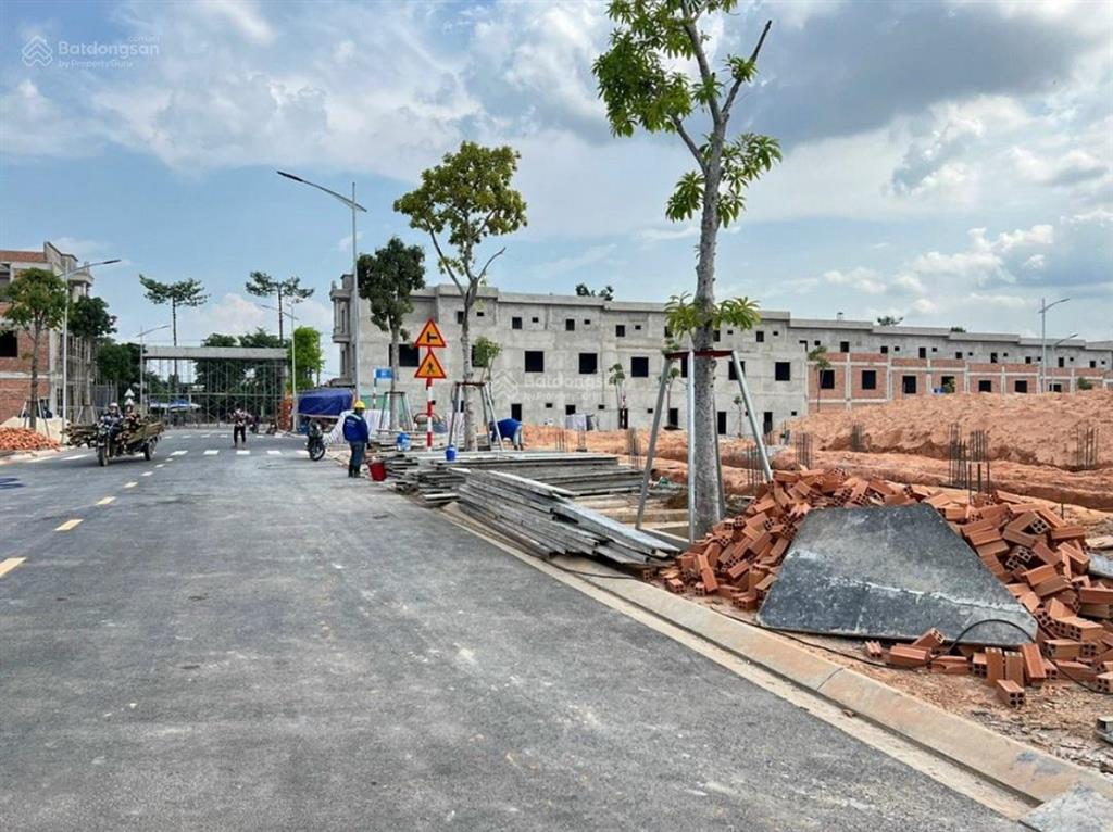 Nhà phố 1 trệt 3 lầu. giá 3,1 tỷ tại kdt 15ha bcons city life tphcm  tt 20% nhận nhà