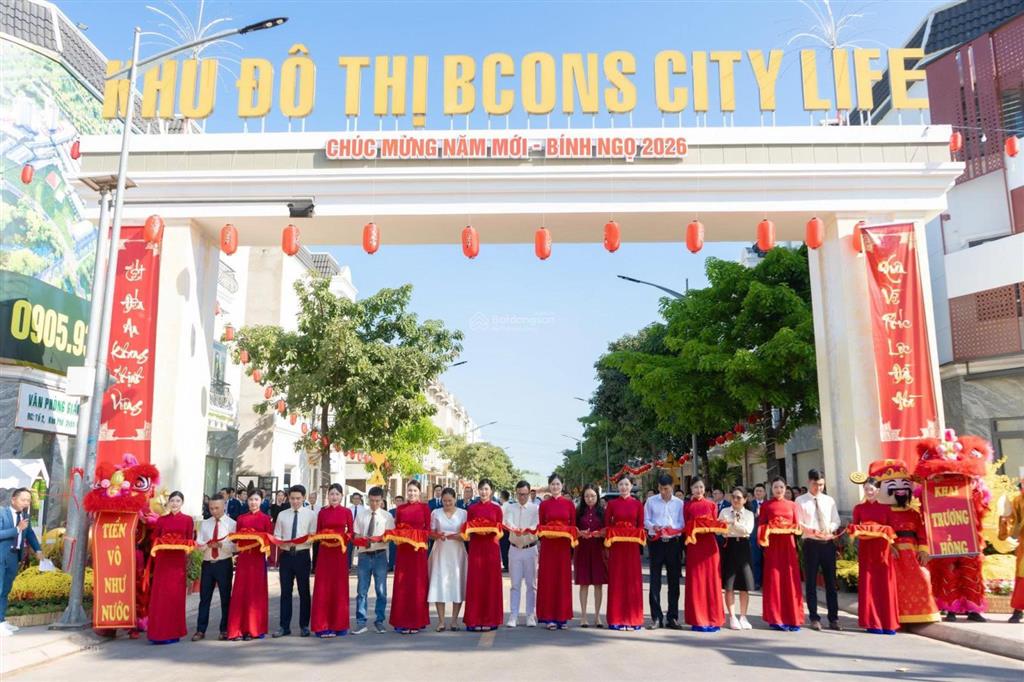 Nhà phố 1 trệt 3 lầu. giá 3,1 tỷ tại kdt 15ha bcons city life tphcm  tt 20% nhận nhà
