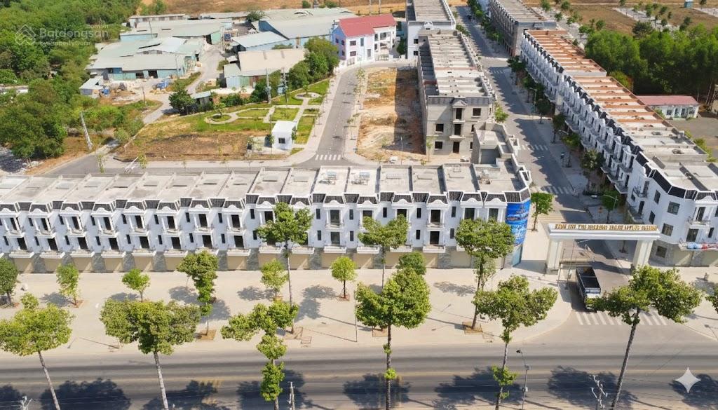 Nhà phố 1 trệt 3 lầu. giá 3,1 tỷ tại kdt 15ha bcons city life tphcm  tt 20% nhận nhà