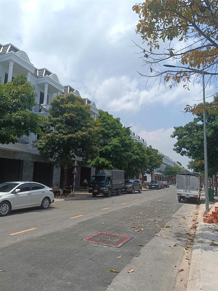 Nhà phố 1 trệt 2 lầu 1 tum, giá 3,5 tỷ tt 20% nhận nhà tại kdt 15ha bcons city life tân uyên tphcm