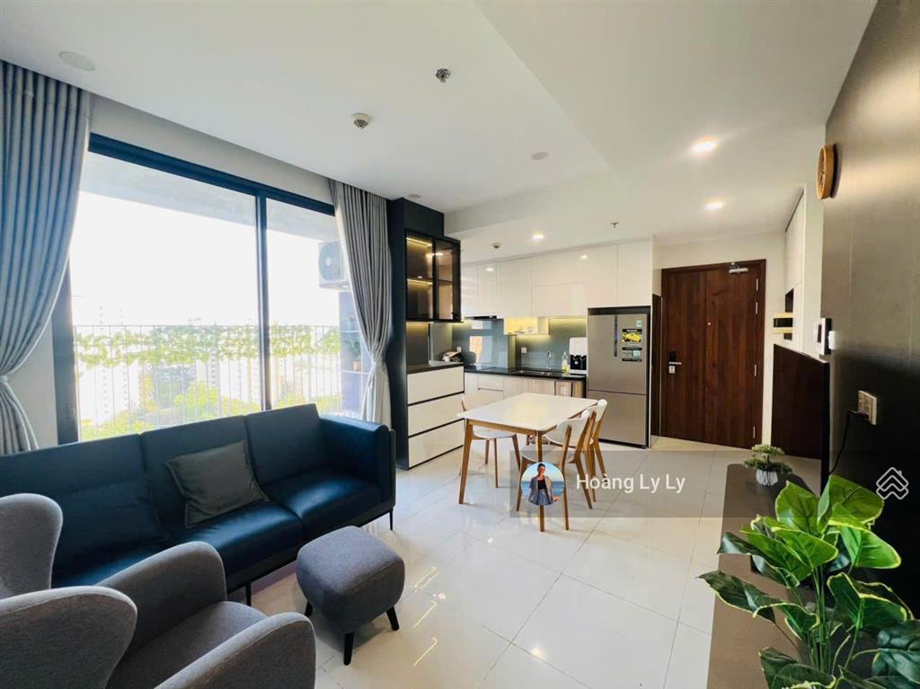 Cho thuê căn hộ 2 phòng ngủ góc siêu đẹp view hồ bơi cc the emrald golf view