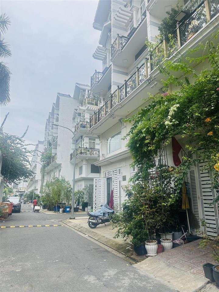 Bán nhà phố cao cấp luxhome garden, dt 4x14, 5pn, 5wc, view công viên, shr.  0961 022 ***
