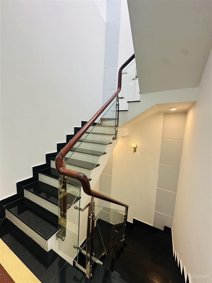 Bán nhà phố cao cấp luxhome garden, dt 4x14, 5pn, 5wc, view công viên, shr.  0961 022 ***