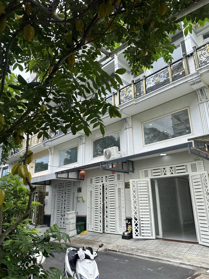 Bán nhà phố cao cấp luxhome garden, dt 4x14, 5pn, 5wc, view công viên, shr.  0961 022 ***