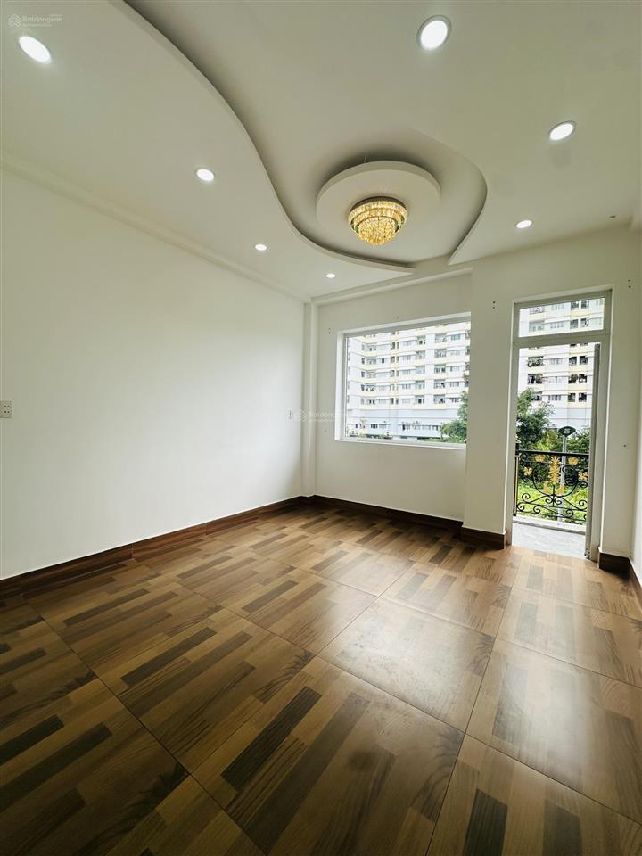 Bán nhà phố cao cấp luxhome garden, dt 4x14, 5pn, 5wc, view công viên, shr.  0961 022 ***