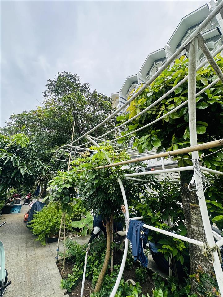 Bán nhà phố cao cấp luxhome garden, dt 4x14, 5pn, 5wc, view công viên, shr.  0961 022 ***