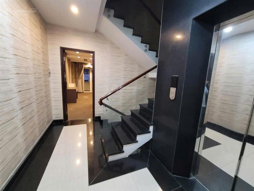 Chính chủ cho thuê 3,8 tr, 225 thoại ngọc hầu, tân phú, ngay đại học văn hiến
