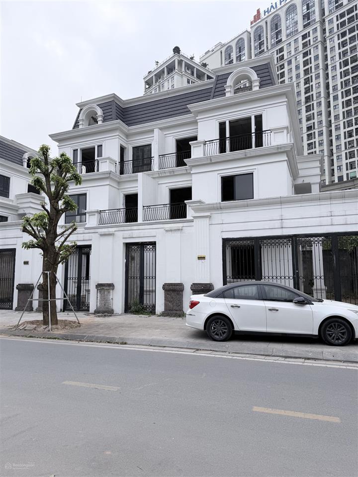 Biệt thự song lập 196,7m roman plaza tố hữu, sẵn sổ đỏ lâu dài,sử dụng ngay,mt 11m giá chỉ 195tr/m