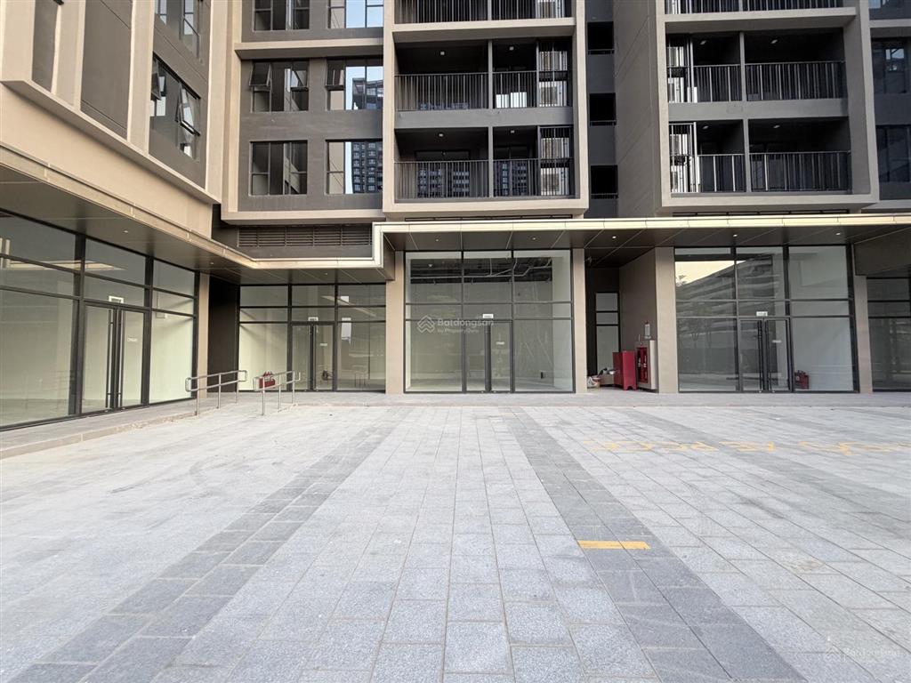 Chủ nhà cần tiền bán gấp lô shop chân đế lumi hà nội dt 122,1m giá chỉ 23,5 tỷ có thương lượng