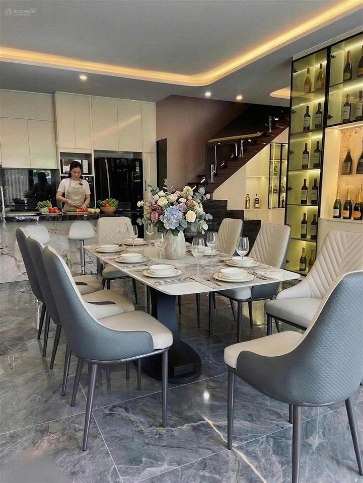 Villa 4 phòng ngủ đẳng cấp luxury, nội thất thông minh, gần biển, yên tĩnh, 150tr/tháng