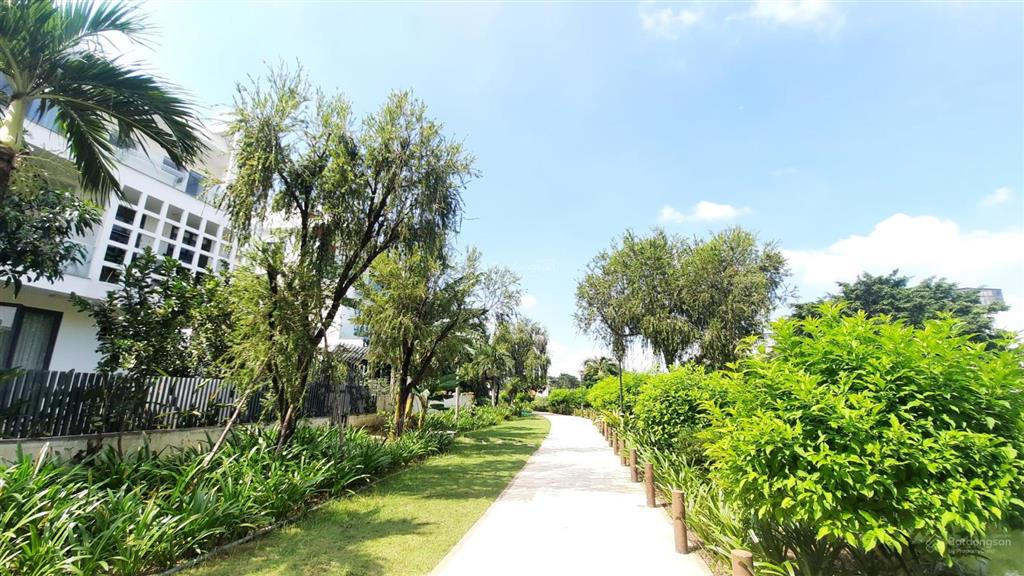 Cần bán biệt thự đơn lập giáp sông tại lucasta villa 430m2  57 tỷ. xem nhà  0909 121 ***