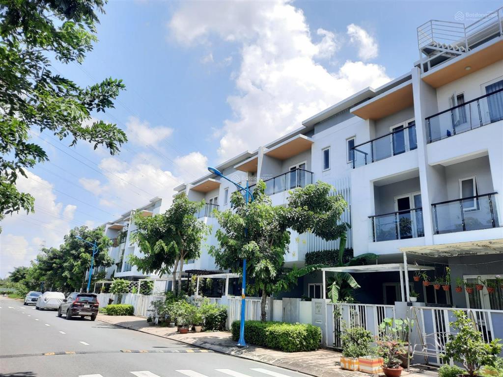 Bán nhà thô mega village giá 8,5 tỷ  75m2.  0909 121 ***