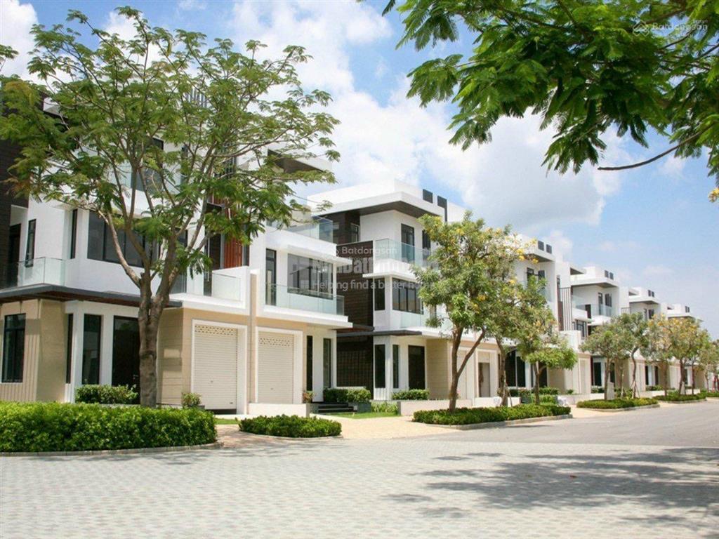 Bán biệt thự lucasta villa. đường 20m  giá bán 25 tỷ.  0909 121 ***