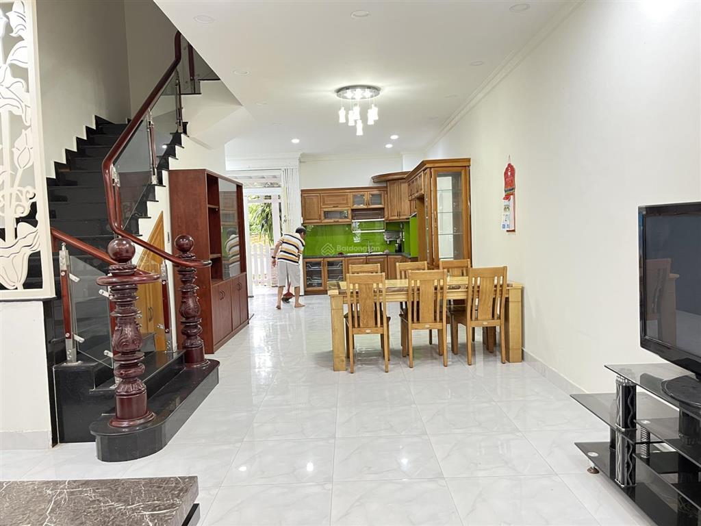 Bán nhà phố 100m2 tại mega ruby giá 14 tỷ.  tấn giàu 0909 121 ***