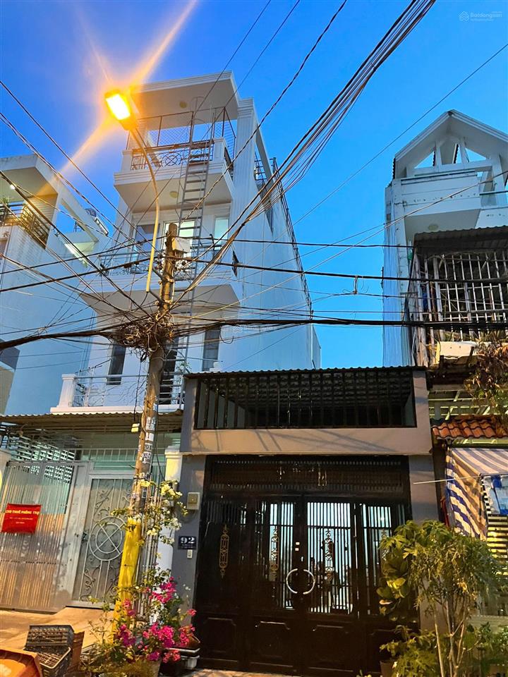 Cần bán nhà đường d11 kcn tân bình dt 100m2 giá 10 tỷ. đang có 8 phòng trọ cho thuê.  0909 121 ***