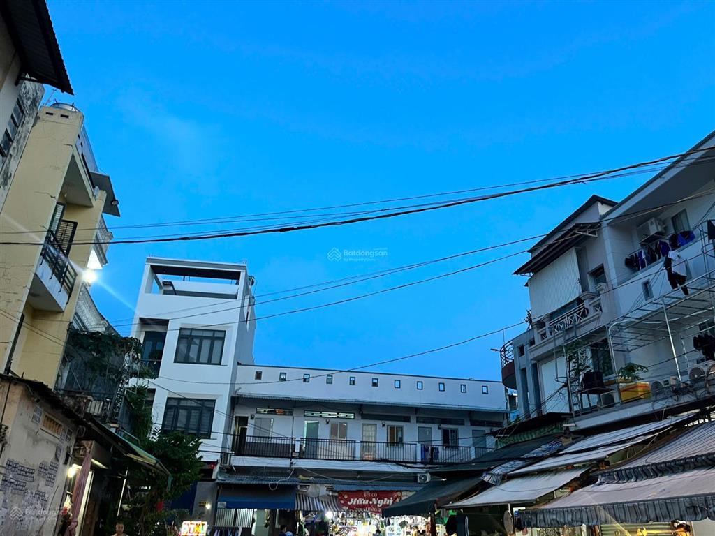 Cần bán nhà đường d11 kcn tân bình dt 100m2 giá 10 tỷ. đang có 8 phòng trọ cho thuê.  0909 121 ***