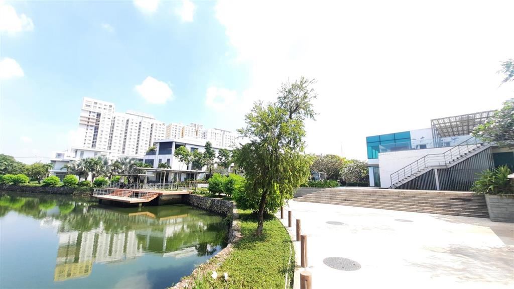 Độc bản cổng vào mặt tiền liên phường. lucasta villa  biệt thự khang điền. cần mua  0909 121 ***