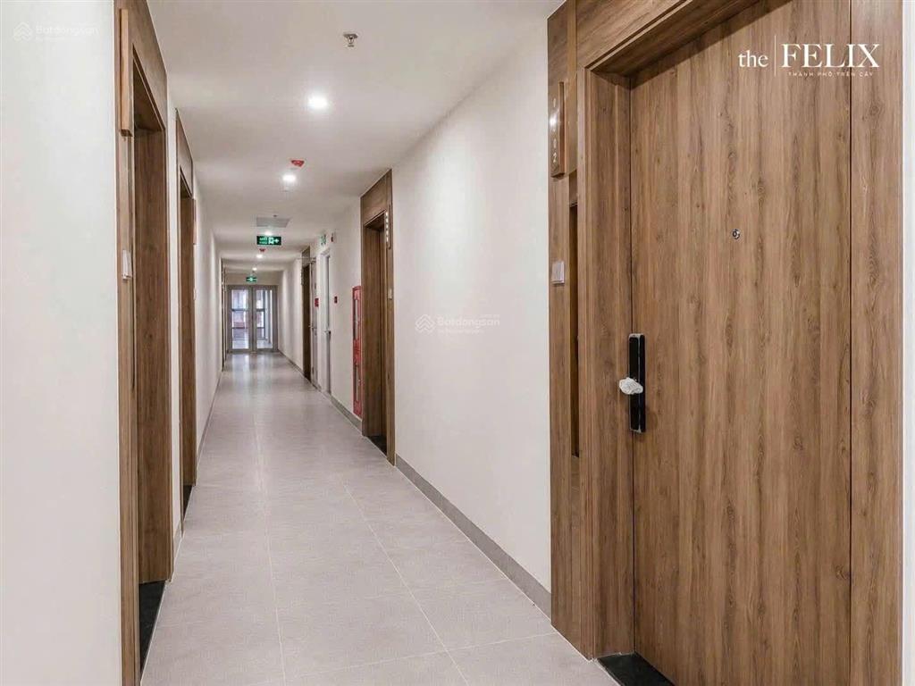 Chuyển nhượng căn hộ 62m2 tại the felix giá chênh thấp.  giàu 0909 121 ***