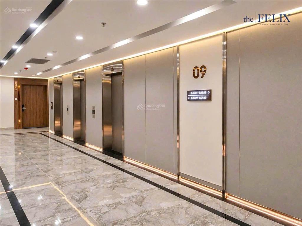 Chuyển nhượng căn hộ 62m2 tại the felix giá chênh thấp.  giàu 0909 121 ***