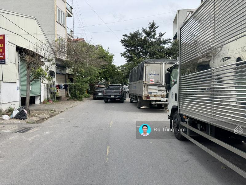 Cần bán 107m2 đất mặt phố chính trung, gia lâm. đường rộng 15m, cách trung tâm hành chính 2 phút