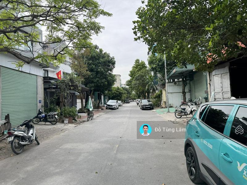 Cần bán 107m2 đất mặt phố chính trung, gia lâm. đường rộng 15m, cách trung tâm hành chính 2 phút