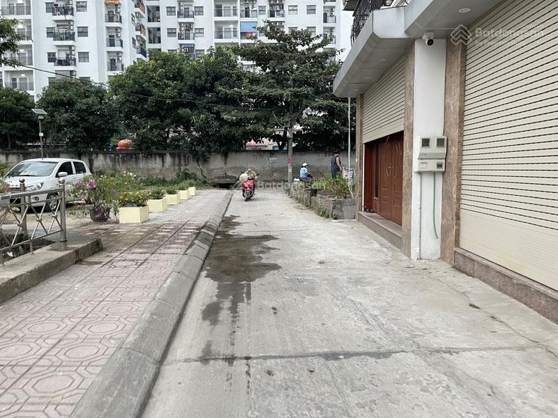 Bán đất phúc lợi long biên 35m2 view hồ thoáng mát, đường thông ô tô tránh, gần trường học