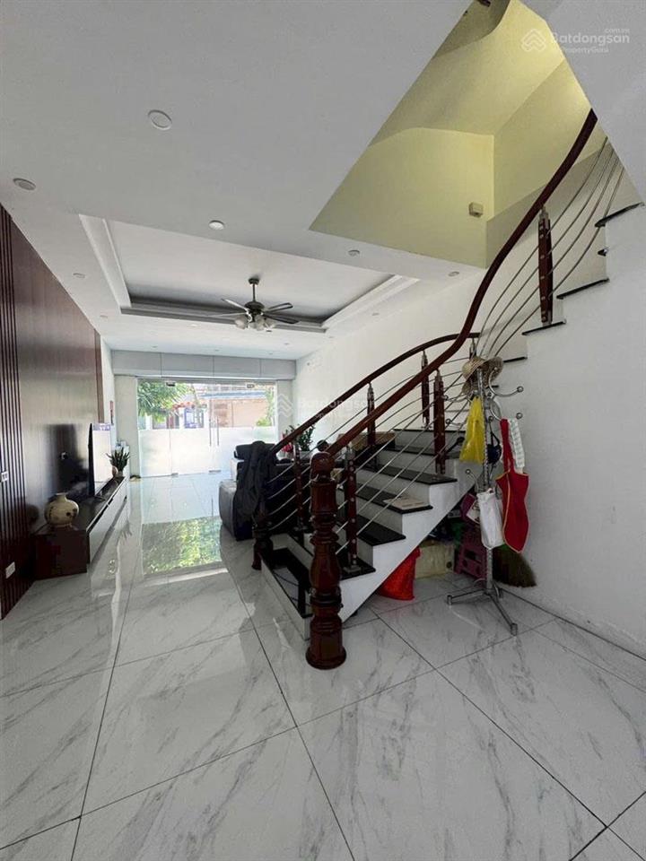 Bán nhà giang biên long biên 75m2, 5 tầng, ô chờ thang máy, giá tốt nhất 2026