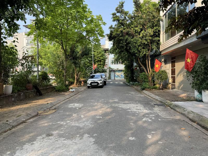 Lô góc đắt giá tđc giang biên  40m2 nhà 4 tầng  20m ra phố phạm khắc quảng
