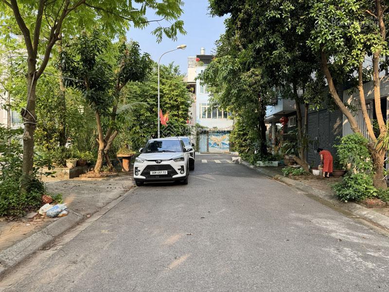 Lô góc đắt giá tđc giang biên  40m2 nhà 4 tầng  20m ra phố phạm khắc quảng